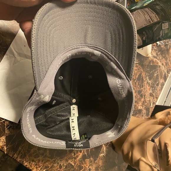 Under Armor Men’s Gray/Black Hats Size Medium/Large - Picture 9 of 12